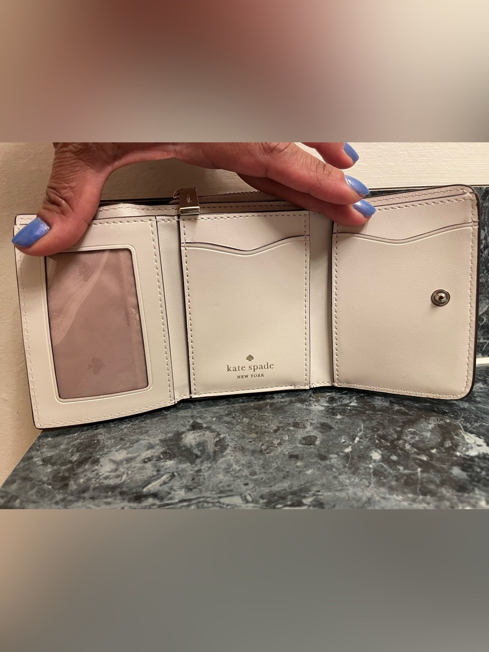 kate spade cream pebbled leather compact wallet with gold logo - Picture 2 of 5